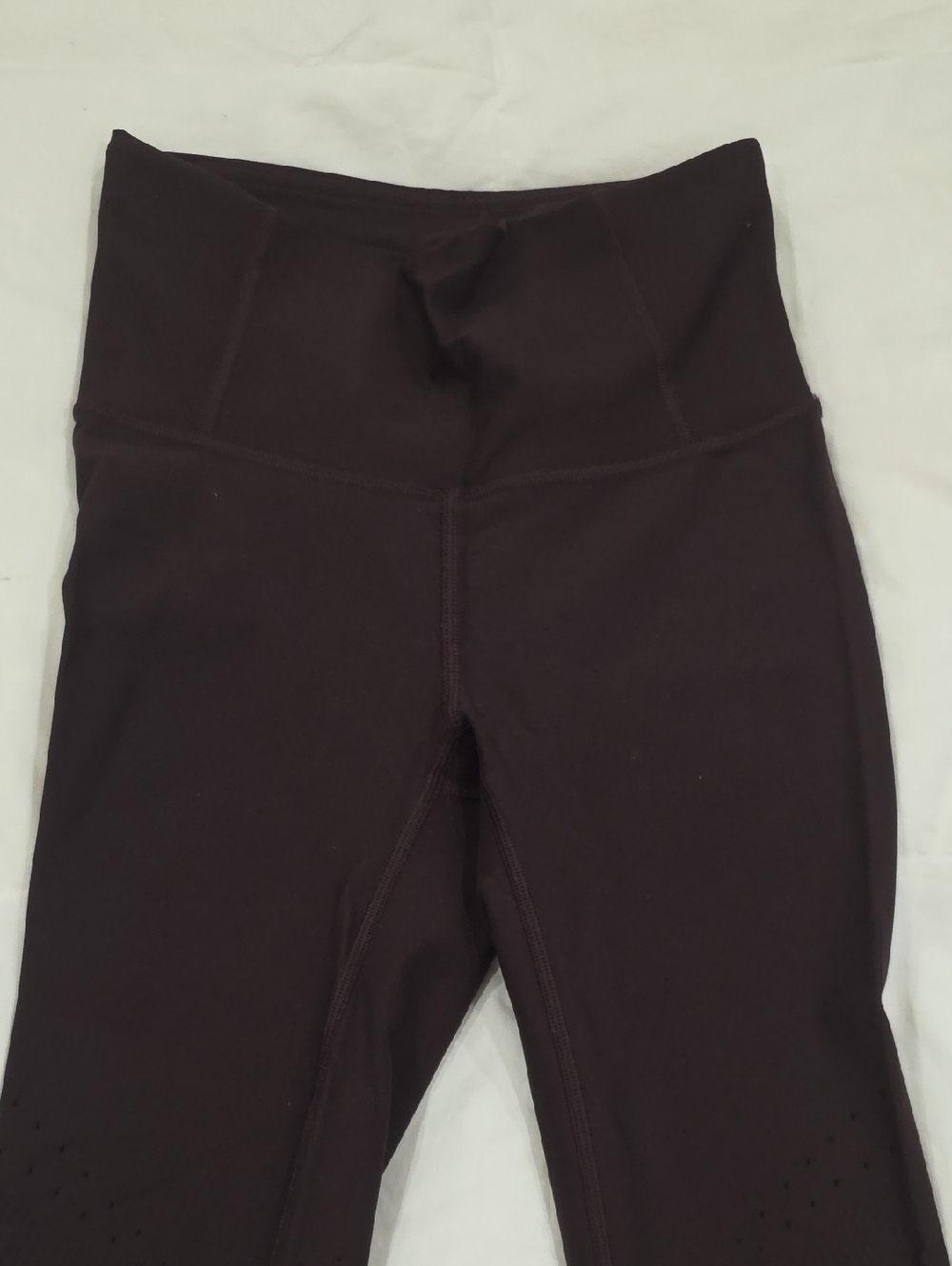 lululemon Zoned In Leggings. Burgundy. Size 4. Inseam 26"